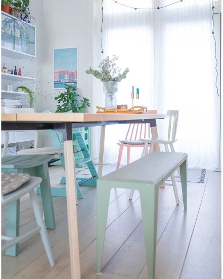 Bank |chamfer|: Am Esstisch, in Lavendelblatt-Grün – Foto @idainteriorlifestyle